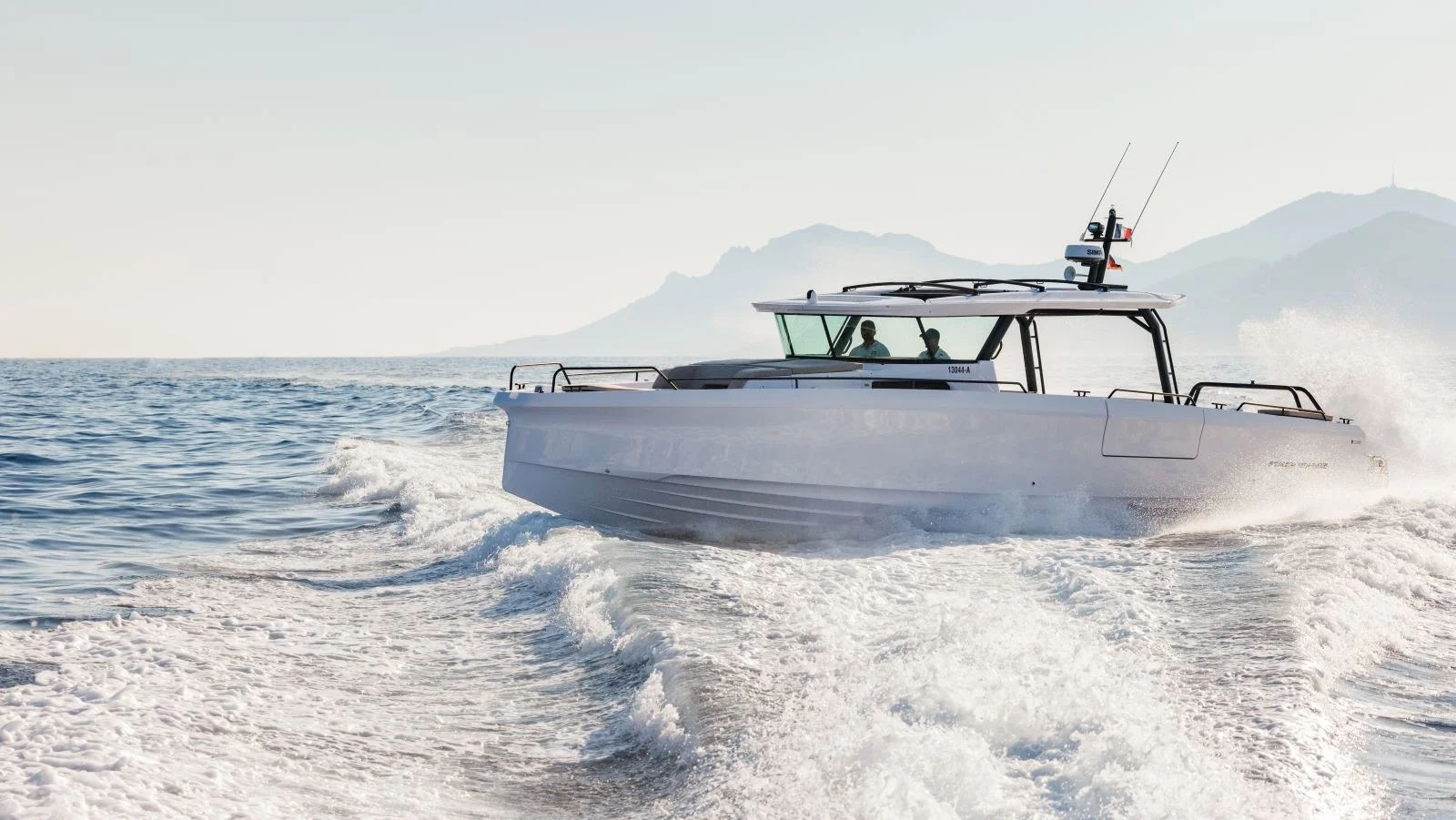 The Axopar 45 features an ultra-wide range - between 22 and 35 knots - where the boat is very fuel efficient, consuming four litres of fuel per nautical mile