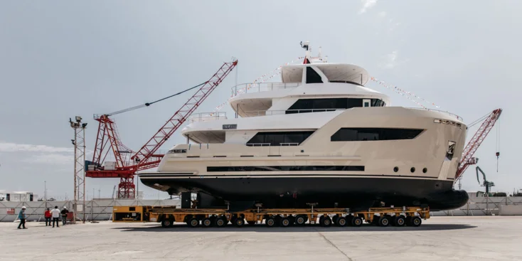 With a length of 26.2 m and a beam of 8.1 m te Bering 80 has a draft of 2.4 m and a volume of 233 GT