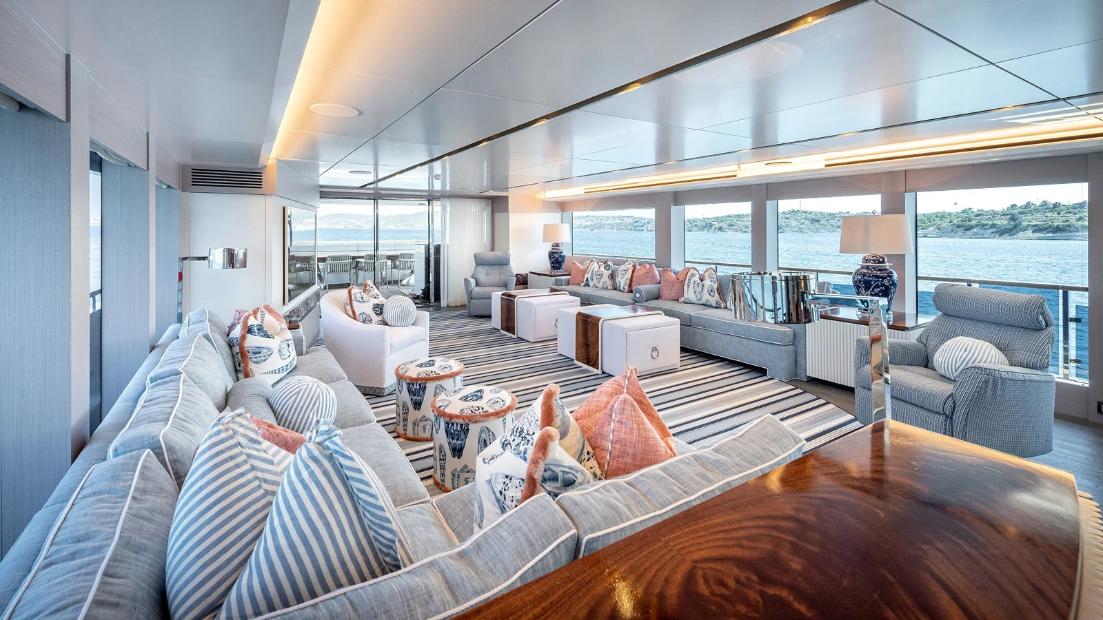 Numarine 37XP's main saloon