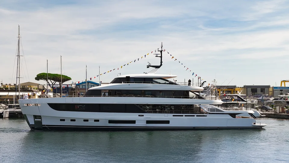The first Azimut Grande 44M unit was launched early in July 2026