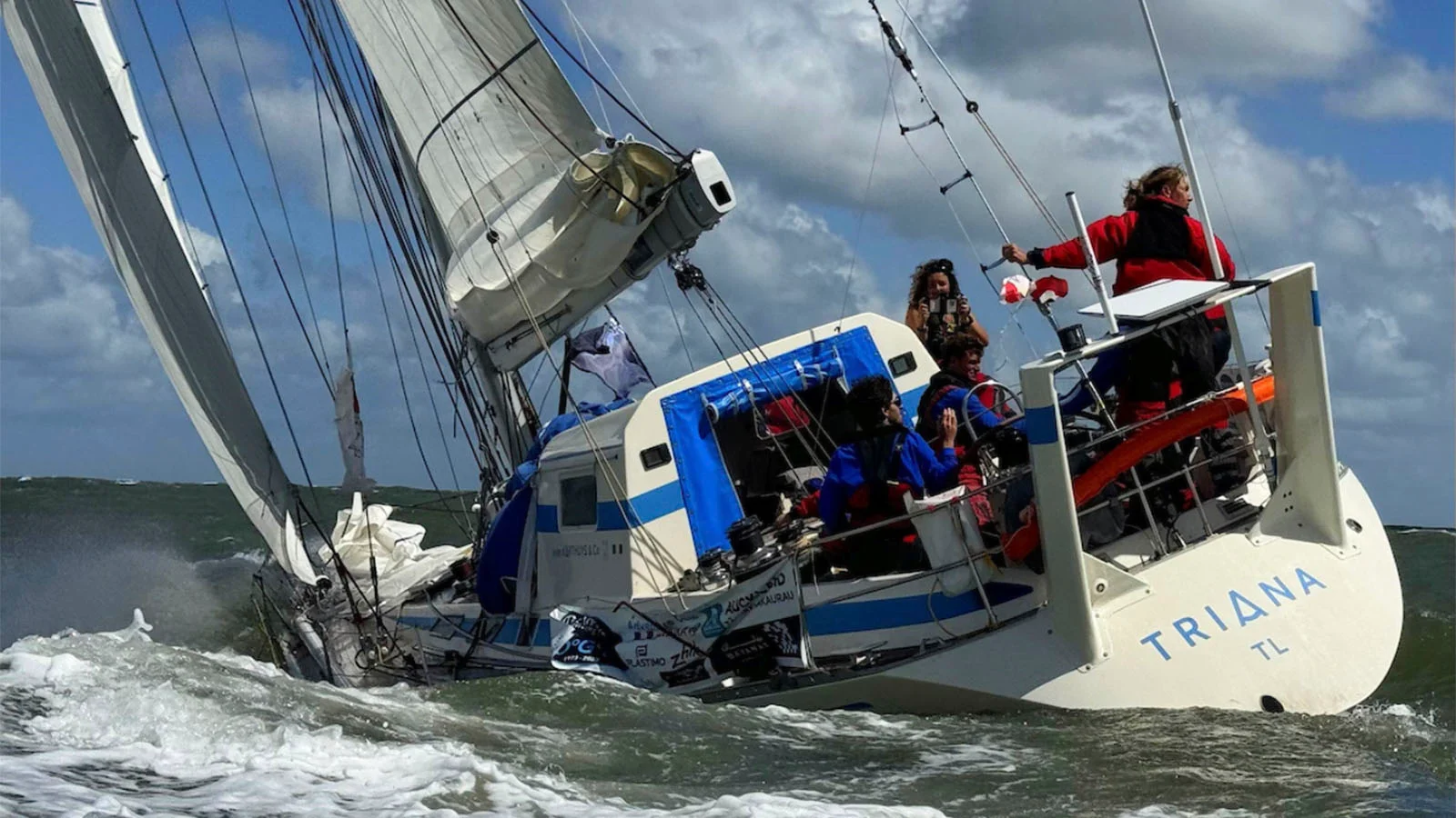 Triana. Start to Leg 4 of McIntyre Ocean Race in Punta del Este with big swell.