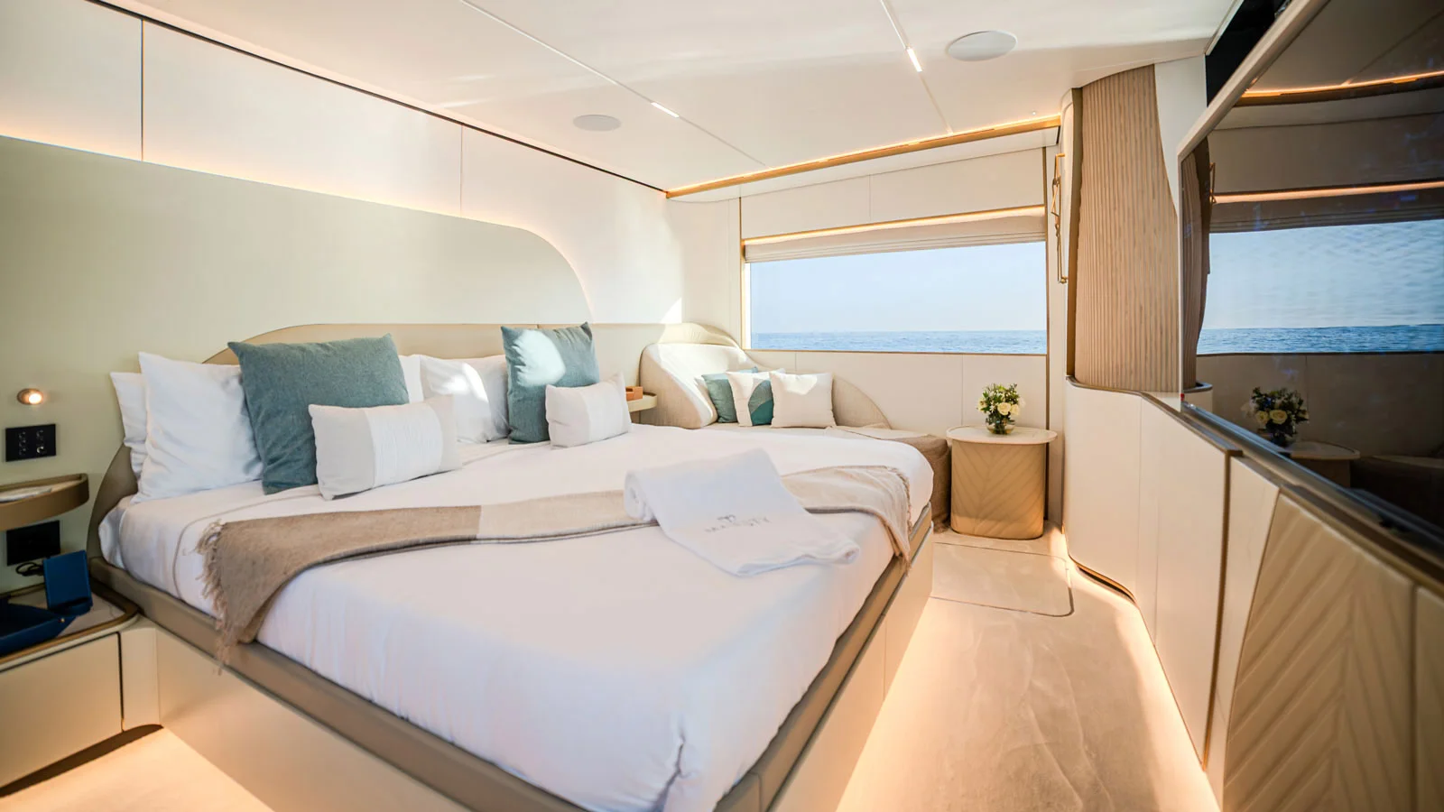 Мастер-каюта на Gulf Craft Majesty 100 Terrace