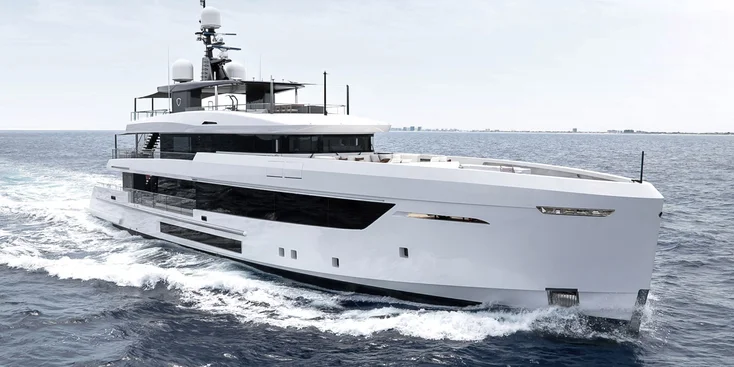 The Singolare was created in collaboration with  Cassetta Yacht Designers for the exterior and Debora Aguiar for the interior