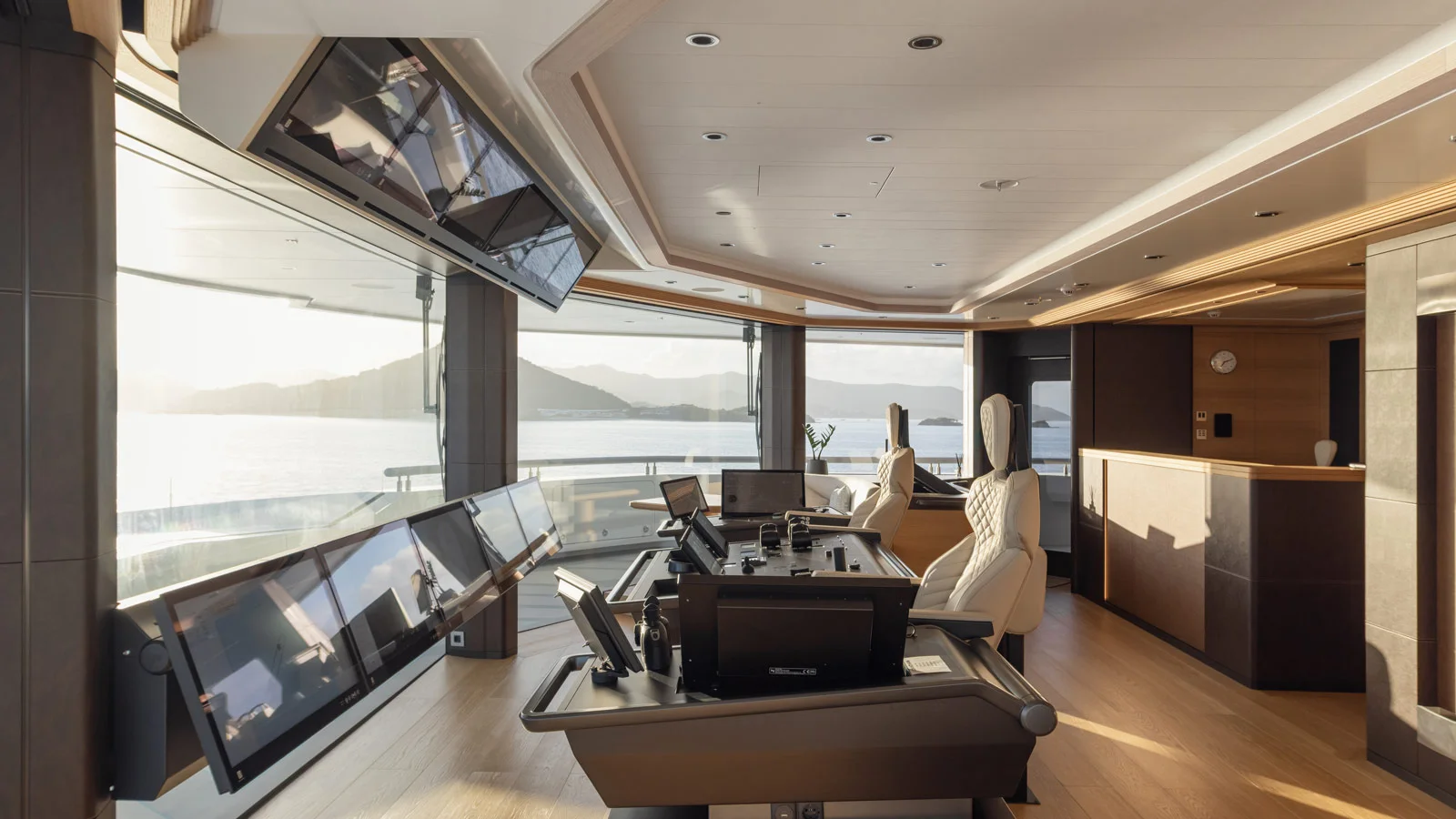 Рулевая рубка на Oceanco Leviathan