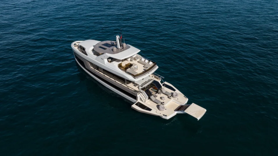 Mazu 92DS can boast vast open decks