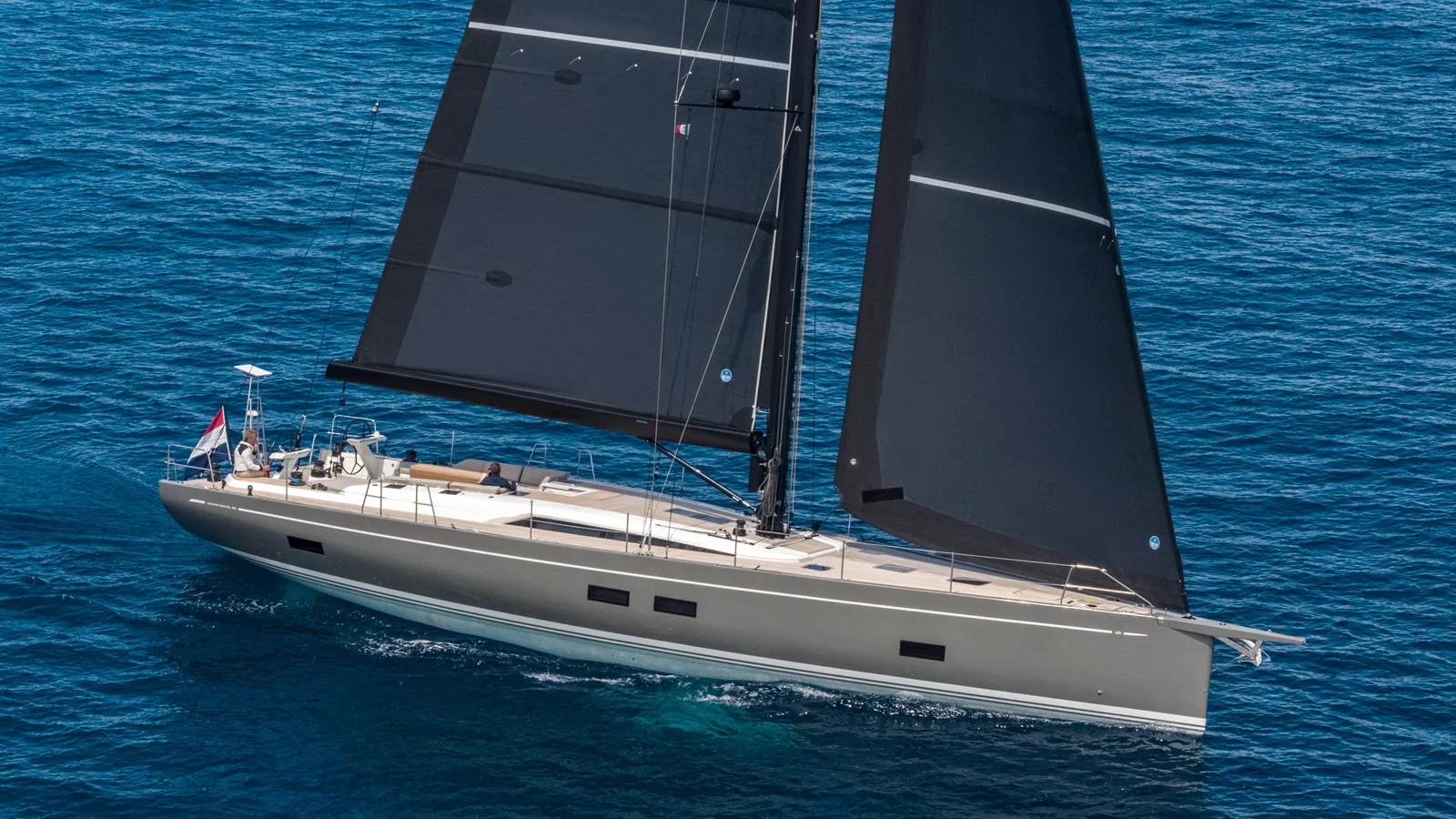 За основу Grand Soleil 65 Performance была взята техническая платформа модели Grand Soleil 72