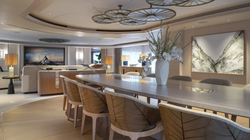 Heesen Sparta's dining area