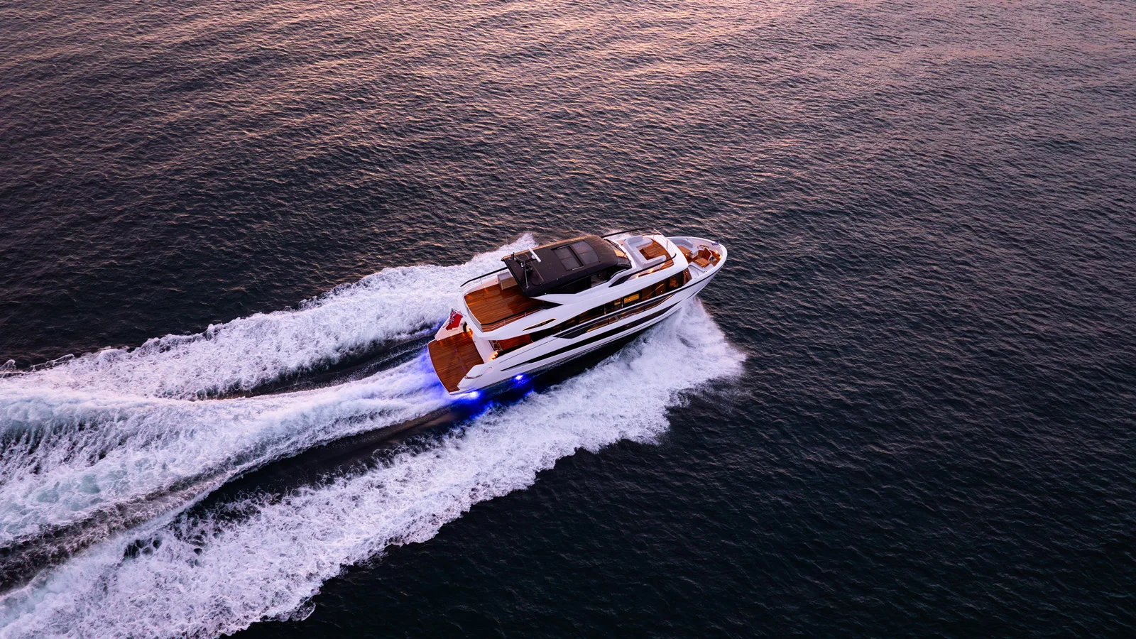 Depending on the configuration, the Ocean 156's top speed can reach 23-25 knots