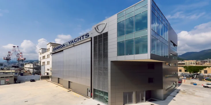 Производственная площадка верфи Tankoa Yachts в Генуе
