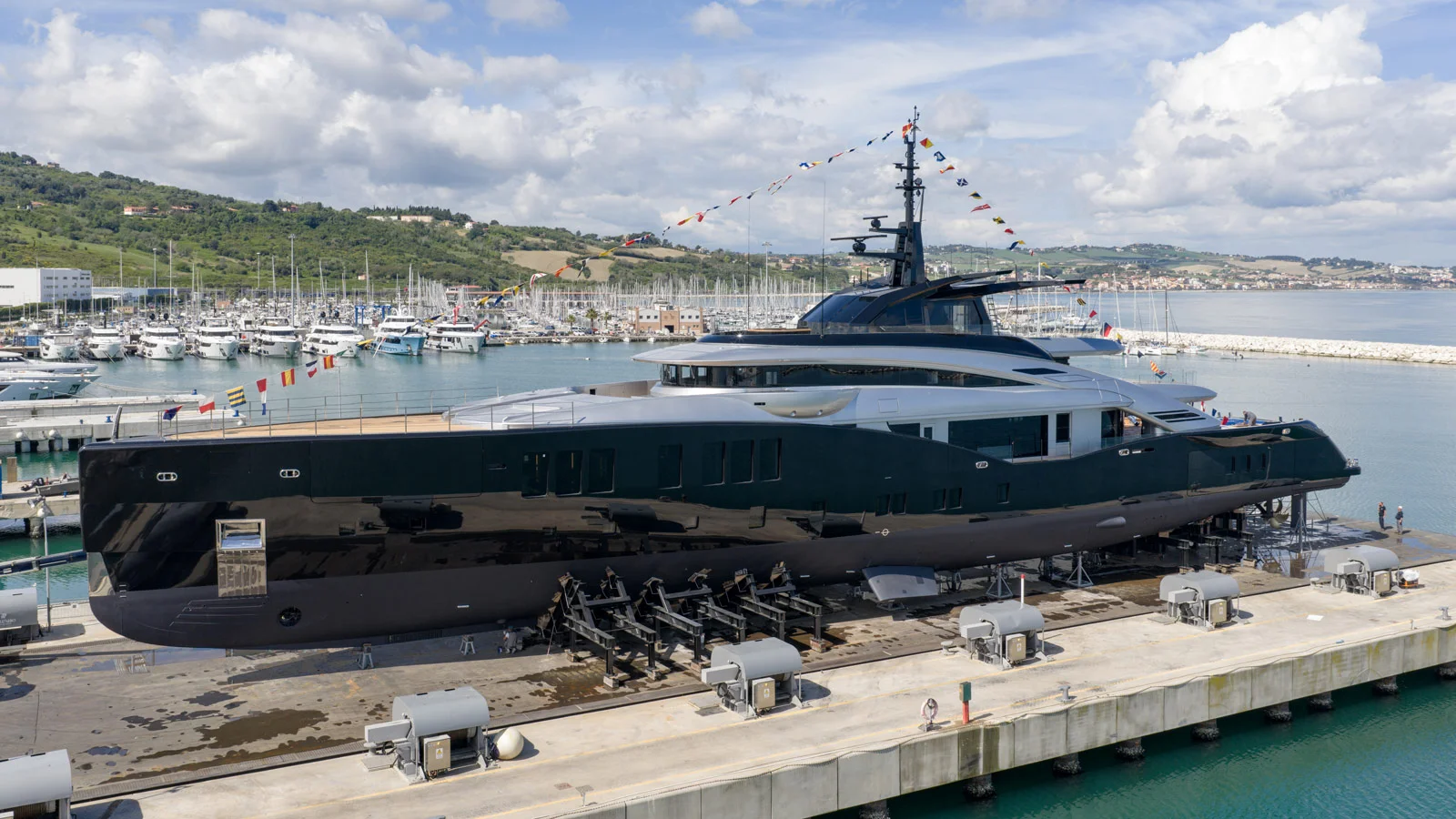 67-метровая суперъяхта Sea Raider X стала флагманом верфи ISA Yachts