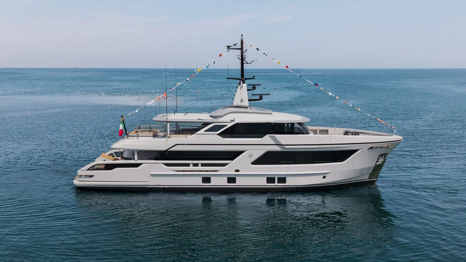 The exterior of the CdM RJ102 Mon Coeur is owed to Francesco Paszkowski Design