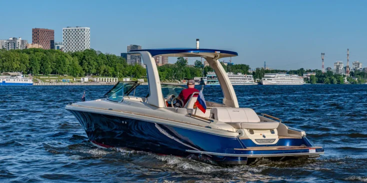 The Launch 28 GT's hull and hardtop are painted Midnight Blue with a red waterline stripe