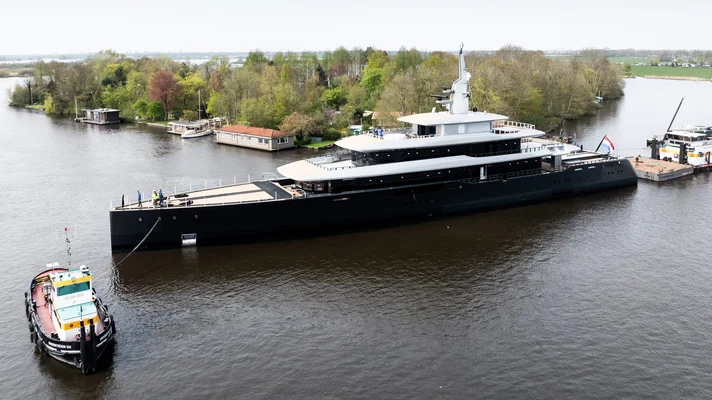 Спуск на воду 80-метровой суперъяхты Feadship Thalassa