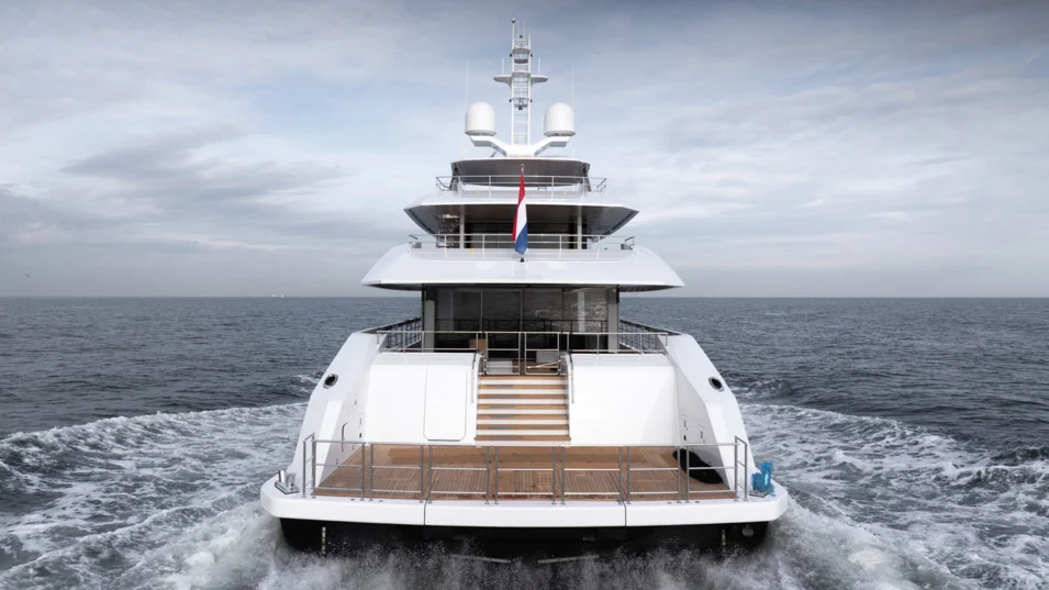 Максимальная скорость Heesen Orion составляет 16.3 узл