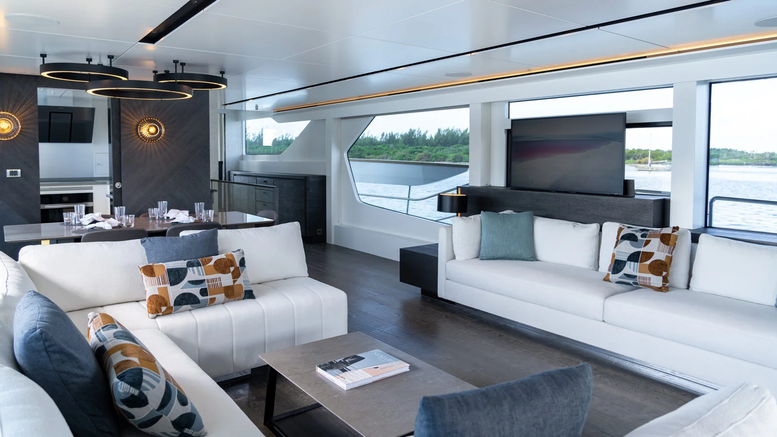Numarine 26XP's saloon