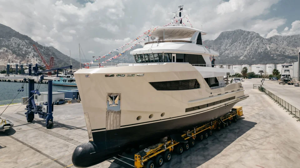 The B80 has a steel hull and an aluminium superstructure