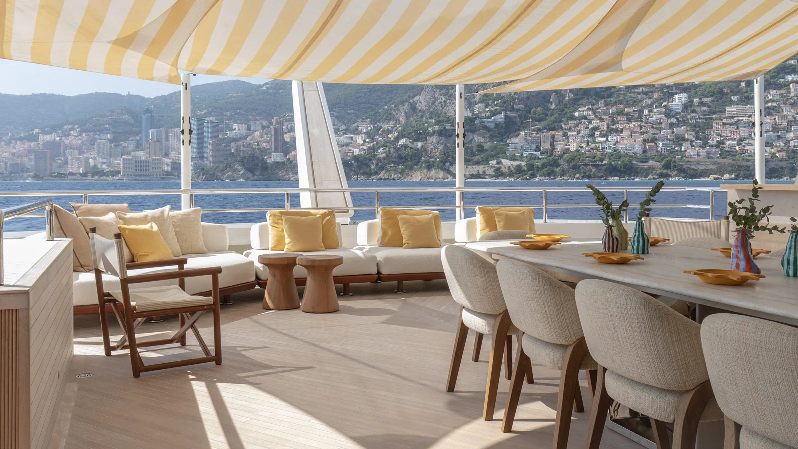 Зона отдыха на корме главной палубы Benetti Kasper 7