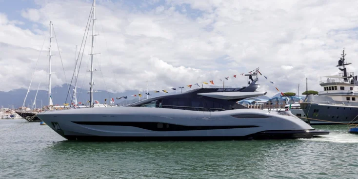 M/Y Glida (Mangusta 104 REV)