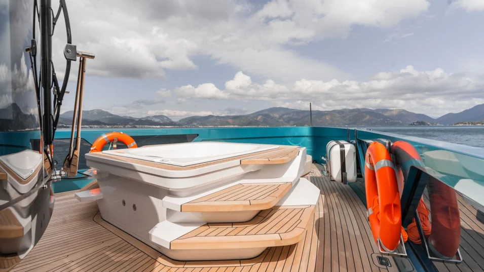 Jacuzzi on the foredeck