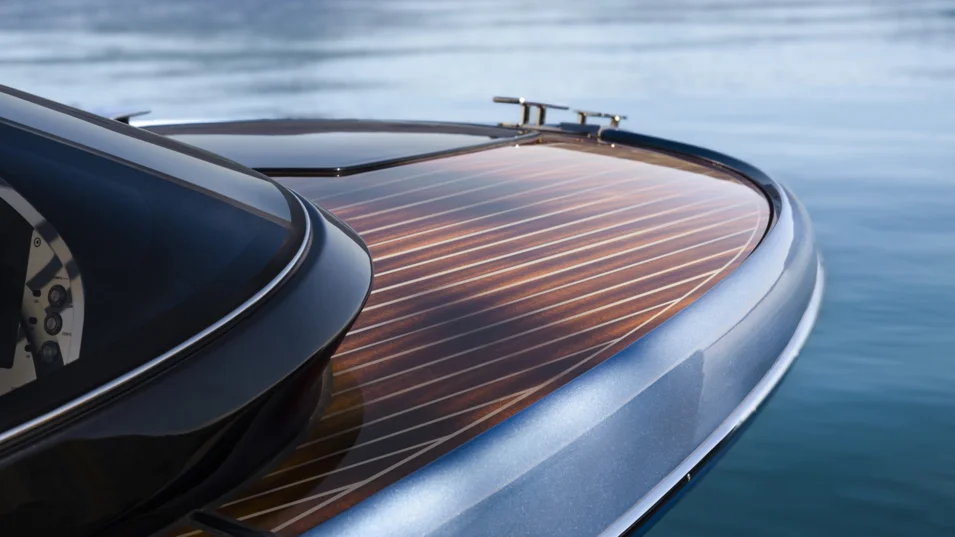 Mahogany, which has always been. a symbol of luxury, is used a lot on board the El-Iseo