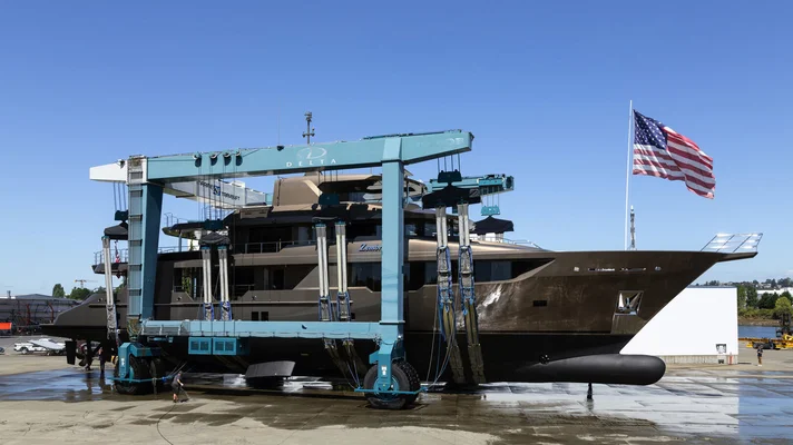 Американская верфь Delta Marine спустила на воду кастомный эксплорер Zembra