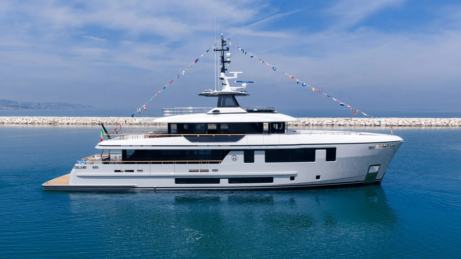 Экспедиционная яхта CdM Deep Blue 115 Octopus получила стальной корпус и алюминиевую надстройку