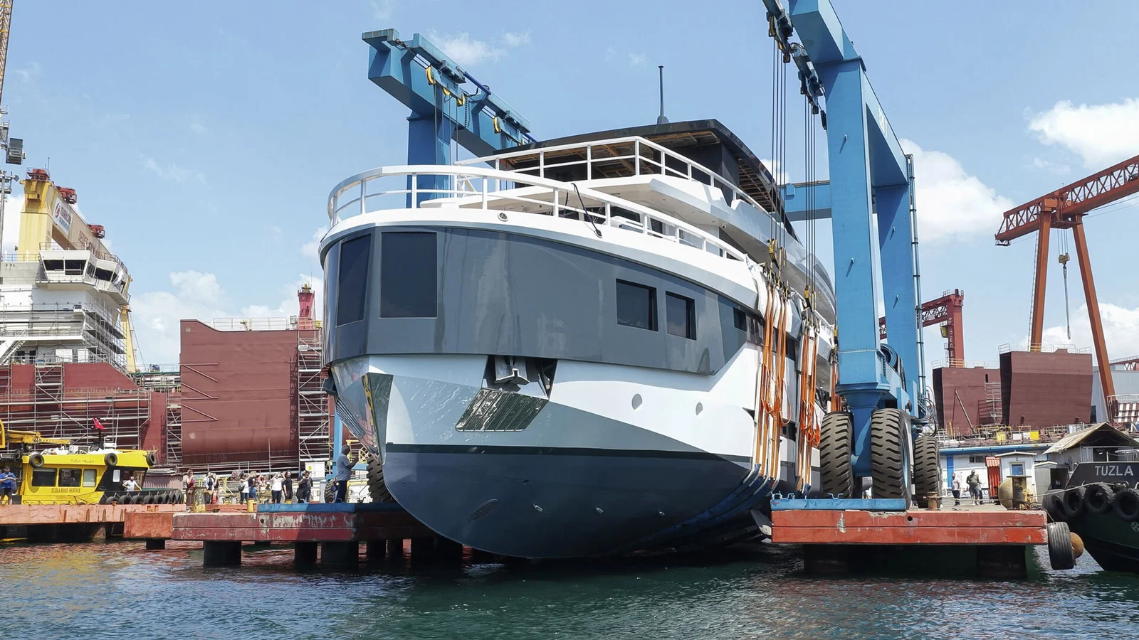 The Soyaslan Dionysos 35's displacement hull is of steel, and her superstructure is of aluminium
