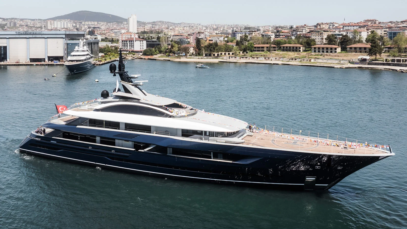 There is a helipad on the N2H's foredeck