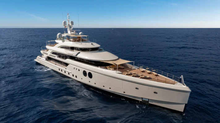 Экстерьер Benetti Kasper 7 создавался Cassetta Yacht Designers при активном участии владелицы суперъяхты