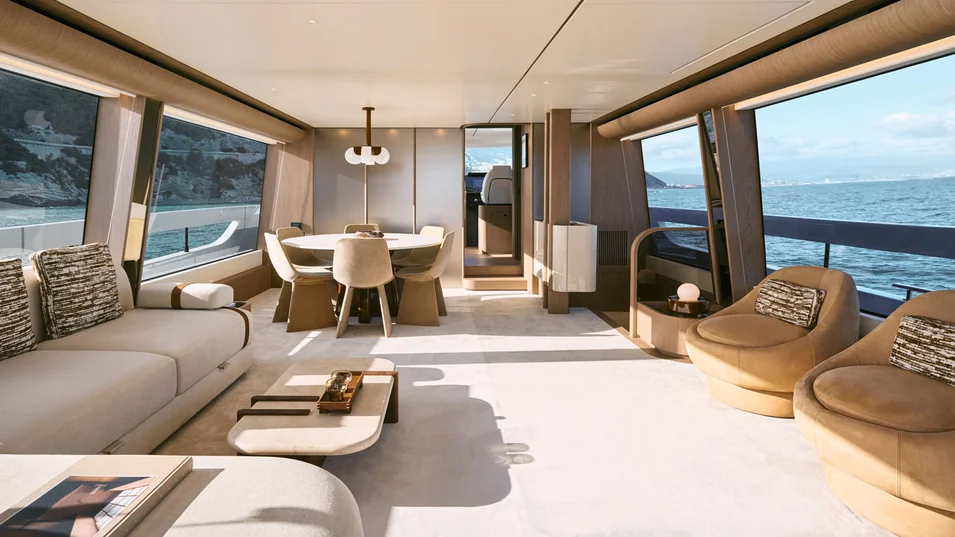 Салон на главной палубе Azimut Fly 82