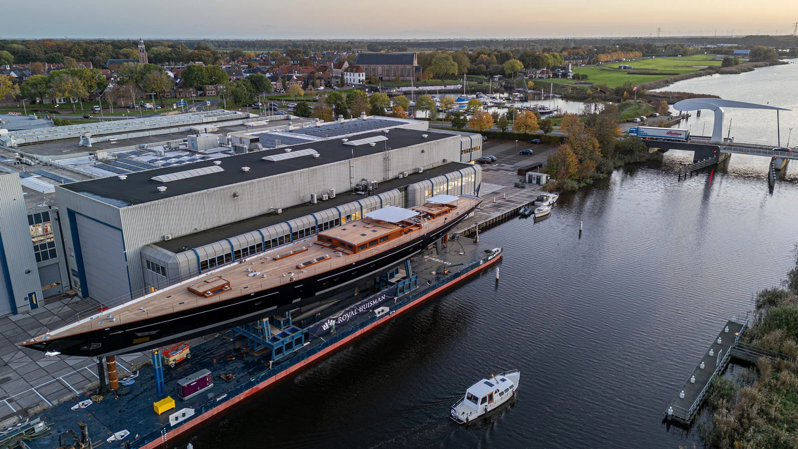 Спуск на воду парусной суперъяхты Aquarius II на Royal Huisman