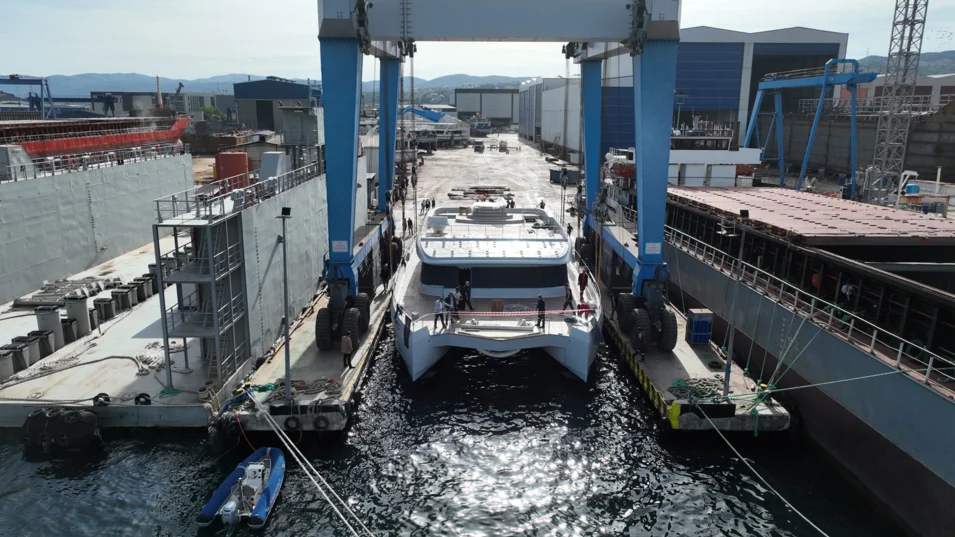 Моторный катамаран VisionF 101 длиной 30.7 м – флагман турецкой верфи VisionF Yachts