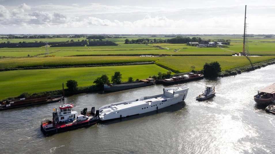 Heesen Project Grace transportation