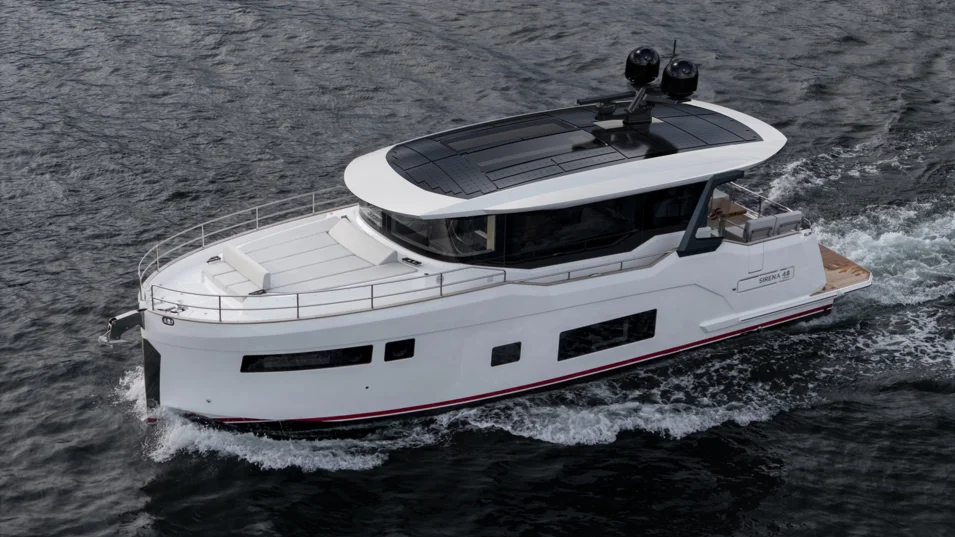 The Sirena 48 Hybrid is powered by two electric motors of 213 kW each, which deliver a top speed of 14 knots