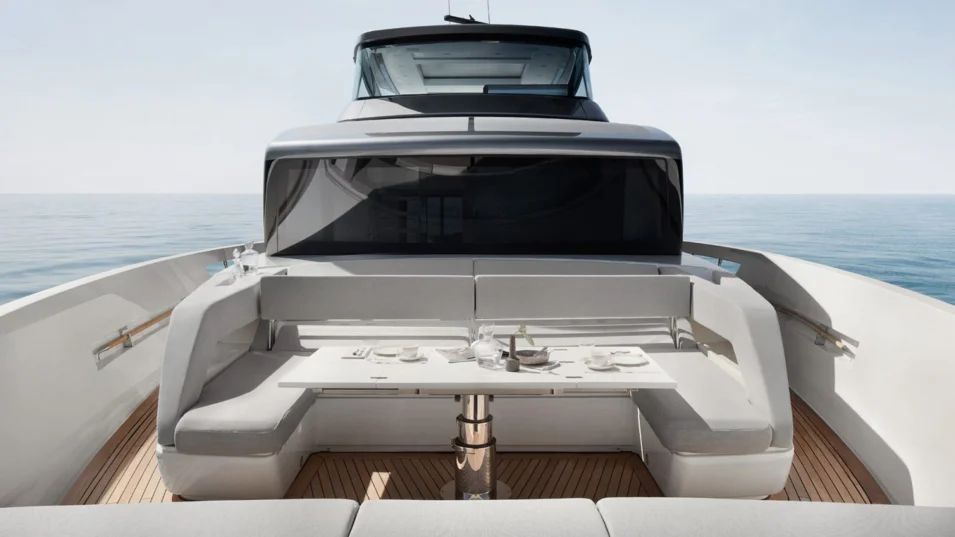 Sanlorenzo SX76 foredeck lounge