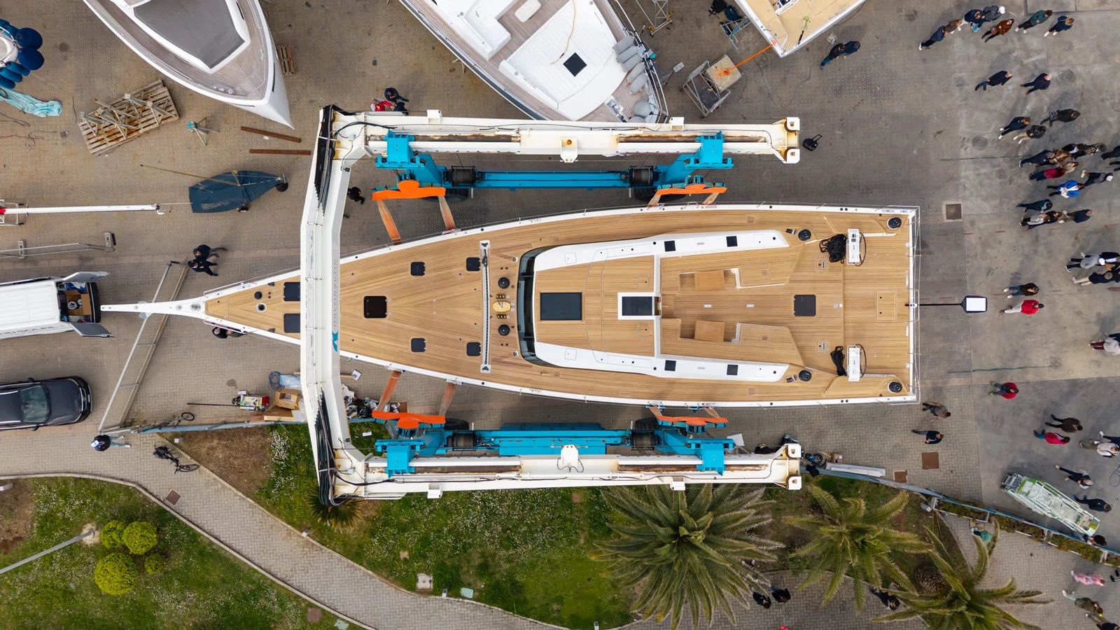 Над экстерьером и интерьером GS Plus 80 LC Bianca II трудилась студия Nauta Design