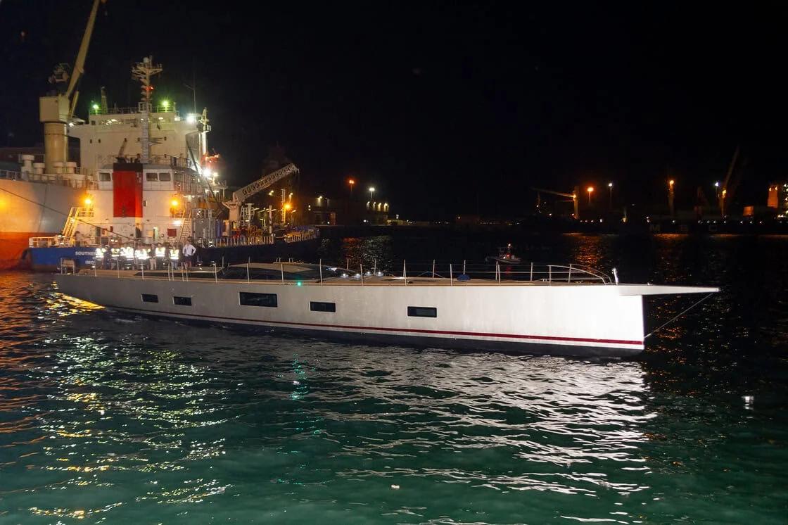 Southern Wind Kalantis была существенно кастомизирована и отличается от других корпусов серии SW108