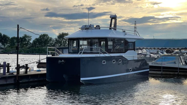 Second Aviator 10K catamaran with a flybridge