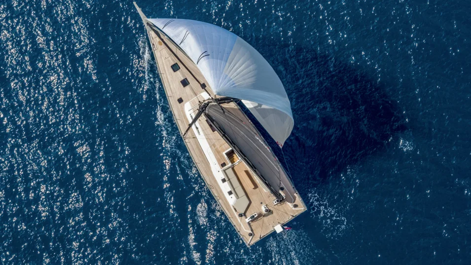 Мачта Grand Soleil 65 Performance смещена довольно далеко назад