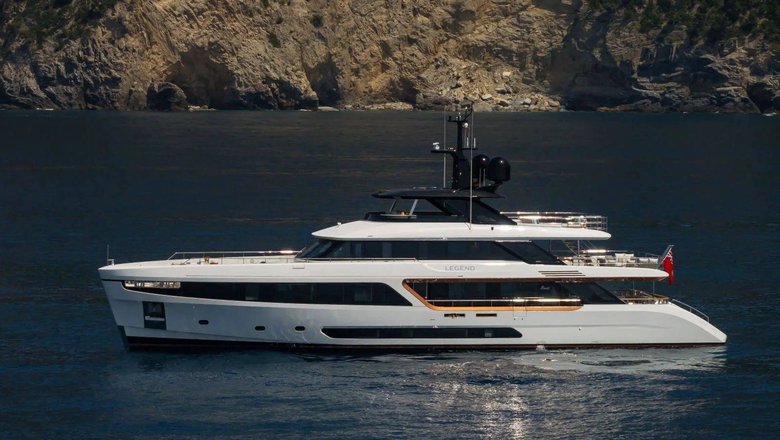 M/Y Legend (Benetti Motopanfilo 37M)