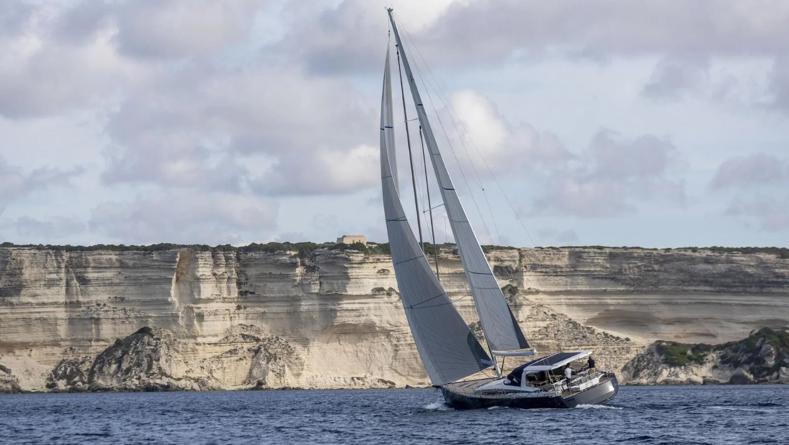 Флагманская модель Jeanneau Yachts 65