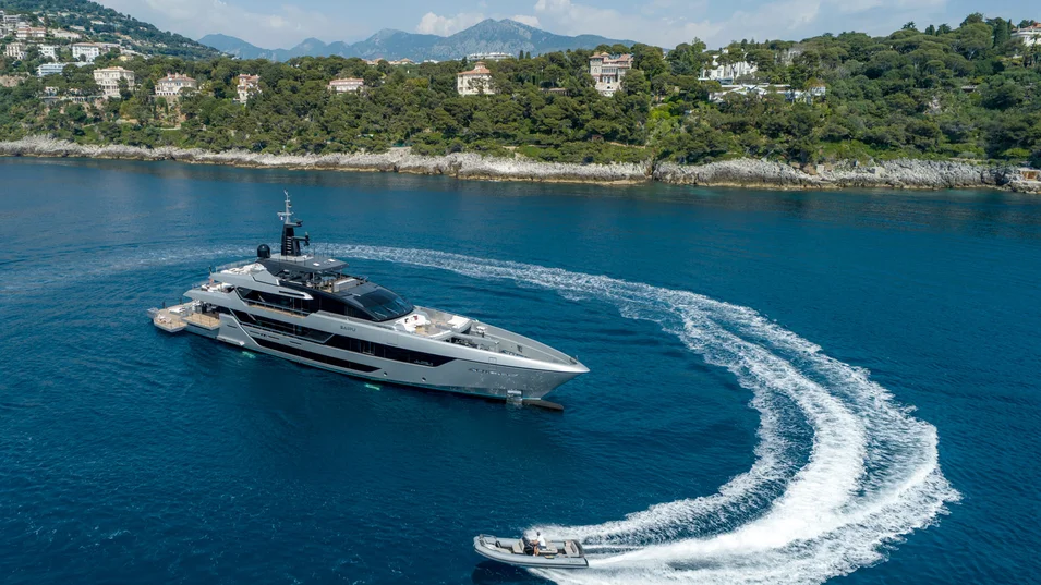 Максимальная скорость Riva 54Metri Sairu достигает 18 узлов