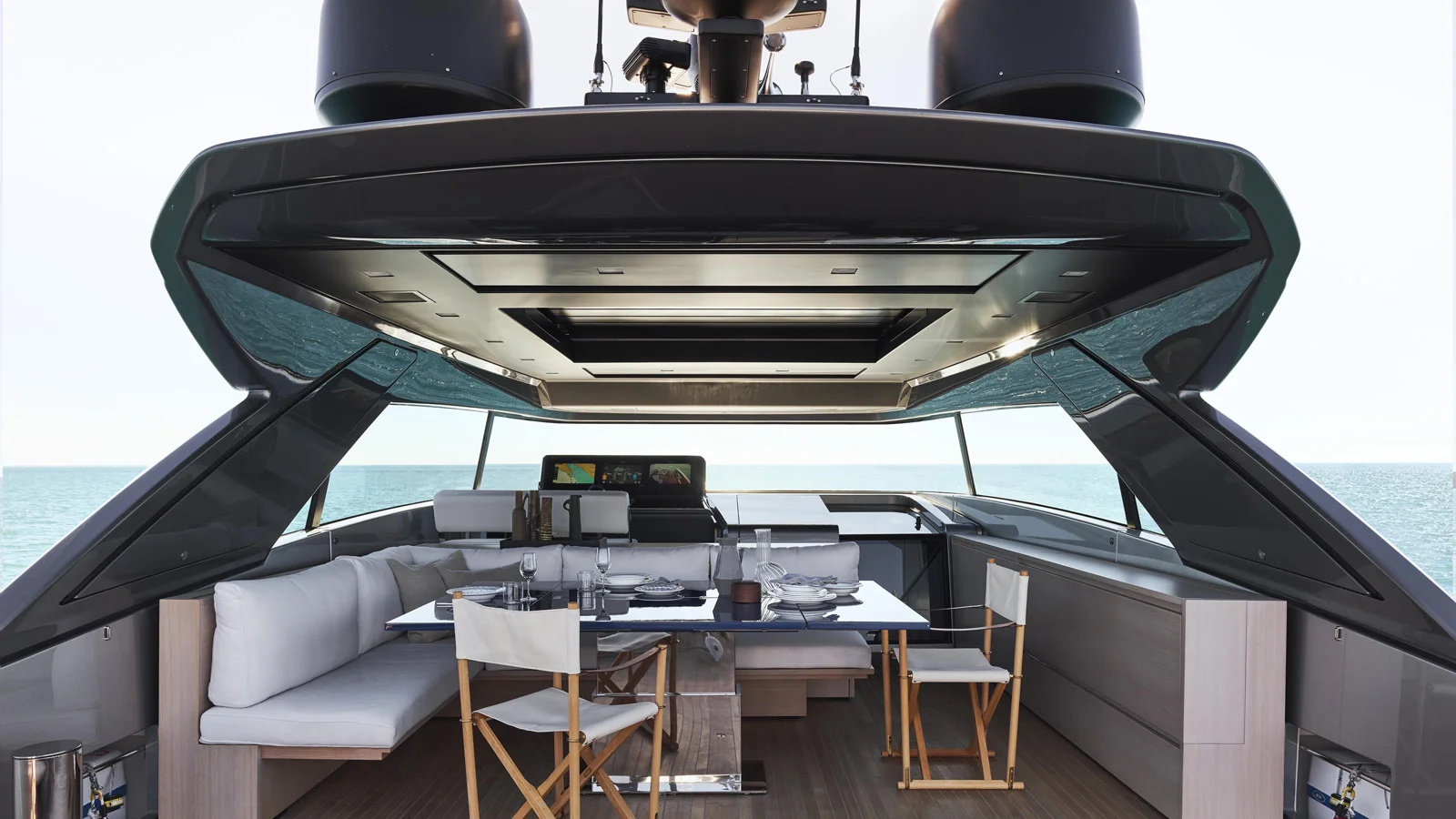 Sanlorenzo SX76 flybridge