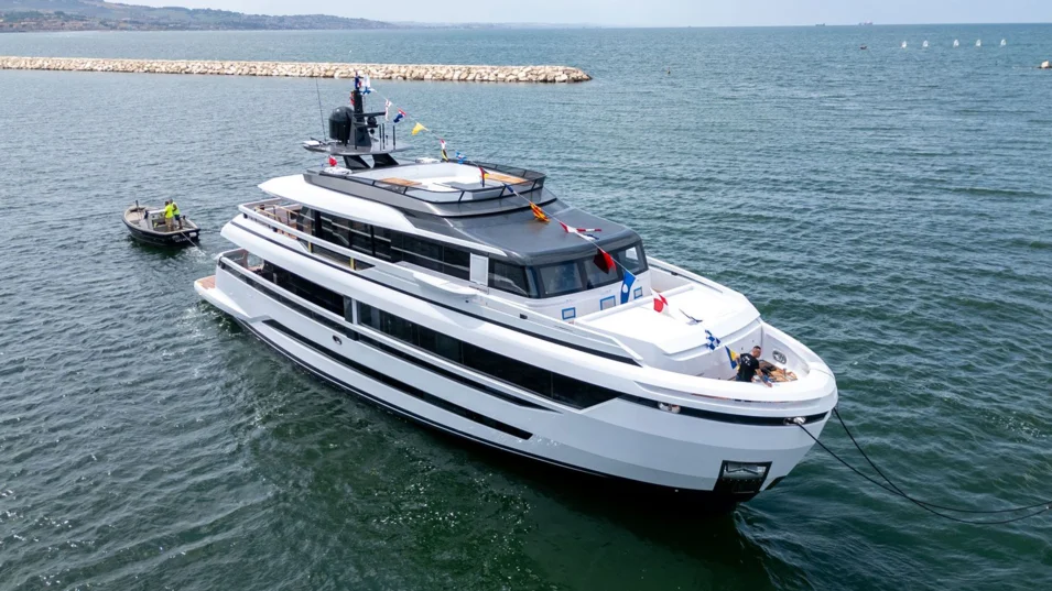 M/Y Super Mario (Extra X96 Triplex)