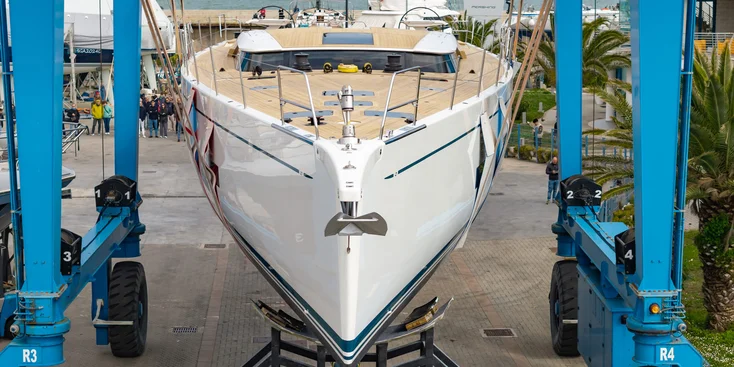 Первый корпус парусной яхты Grand Soleil Plus 80 Long Cruise получил имя Bianca II