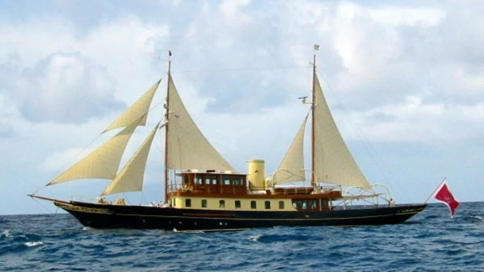 Atlantide under sail