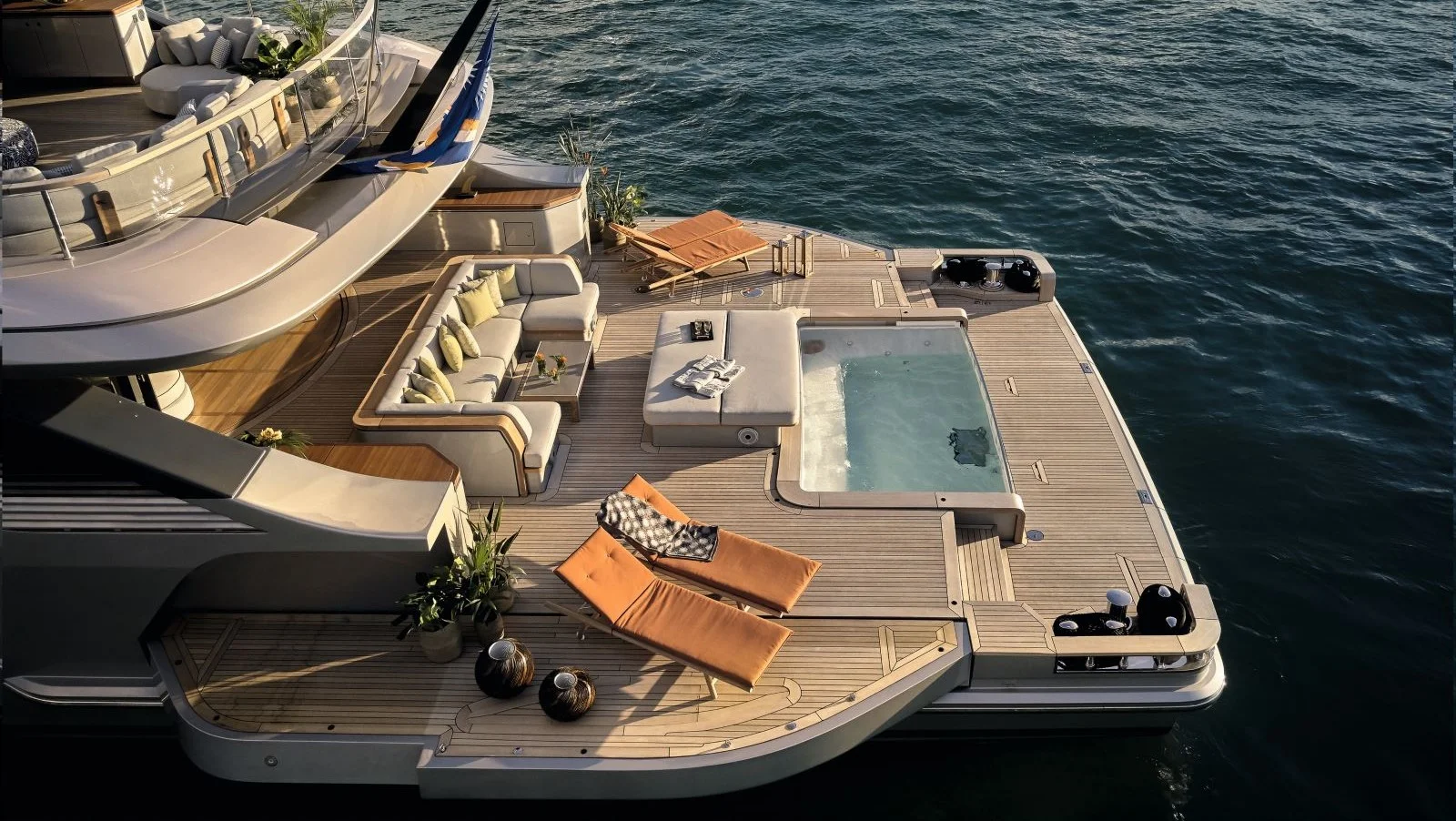 Пляжный клуб яхты Benetti Oasis 34M