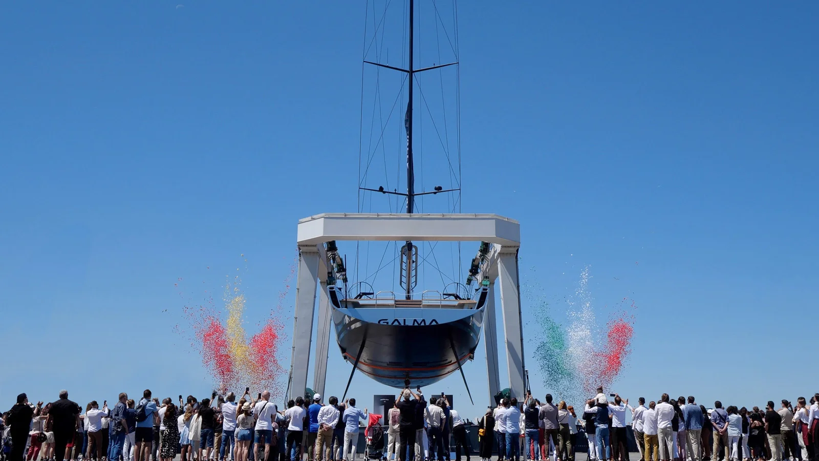 Церемония спуска на воду первого корпуса 33.42-метровой модели wallywind110