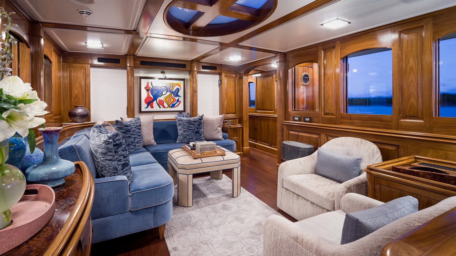 Atlantide's main saloon