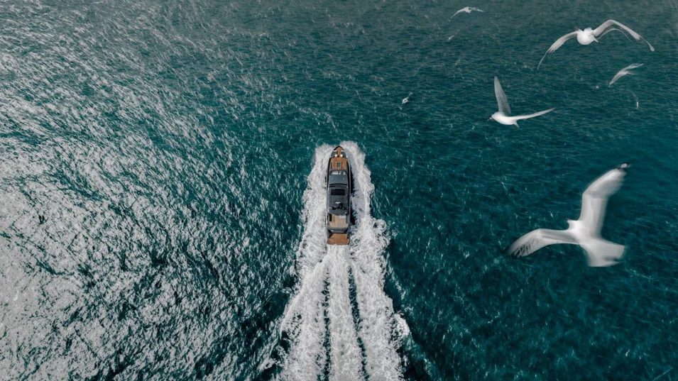 Allegro Flybridge 98 планируется оснастить парой двигателей мощностью либо 1136, либо 1400 л.с.